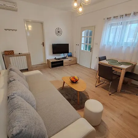 아파트 Lana 메덜린