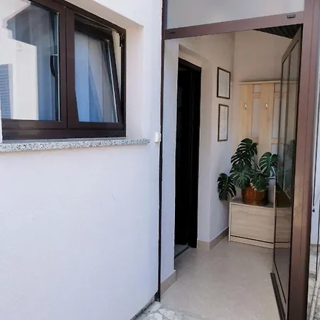 Apartment Lana *